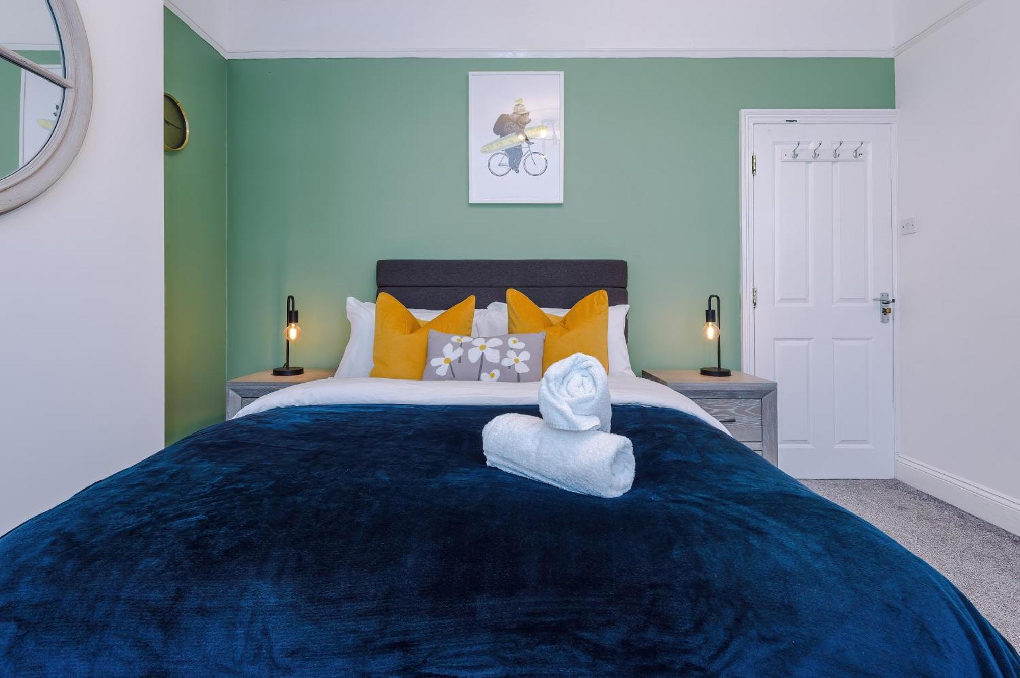 Incredible - Five Bedroom - 7 Actual Beds - 6 Bathroom House By Purestay - Central Bath With Parking Extérieur photo