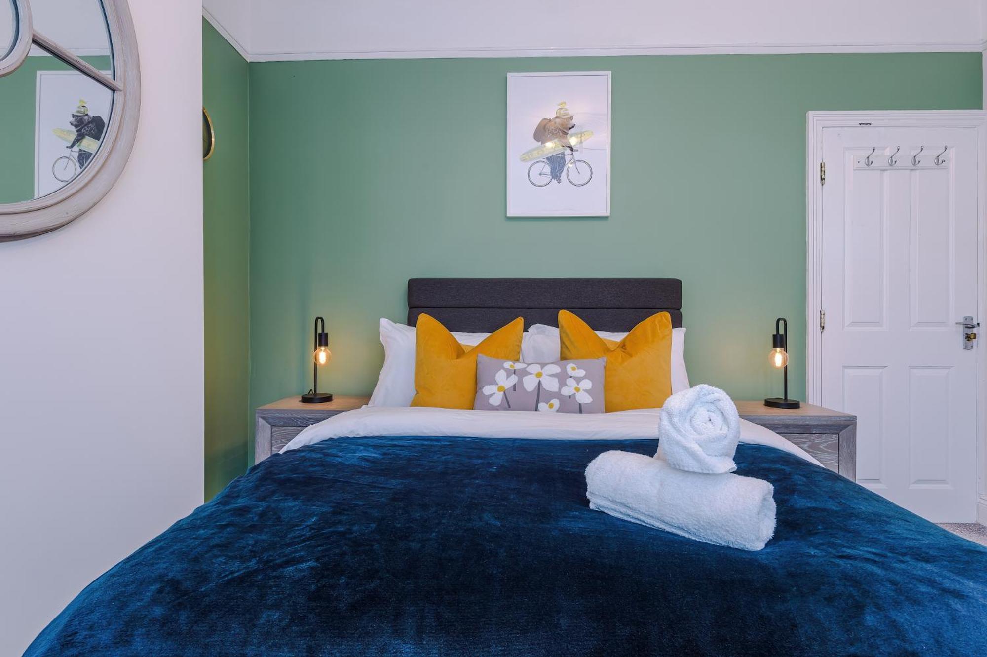Incredible - Five Bedroom - 7 Actual Beds - 6 Bathroom House By Purestay - Central Bath With Parking Extérieur photo