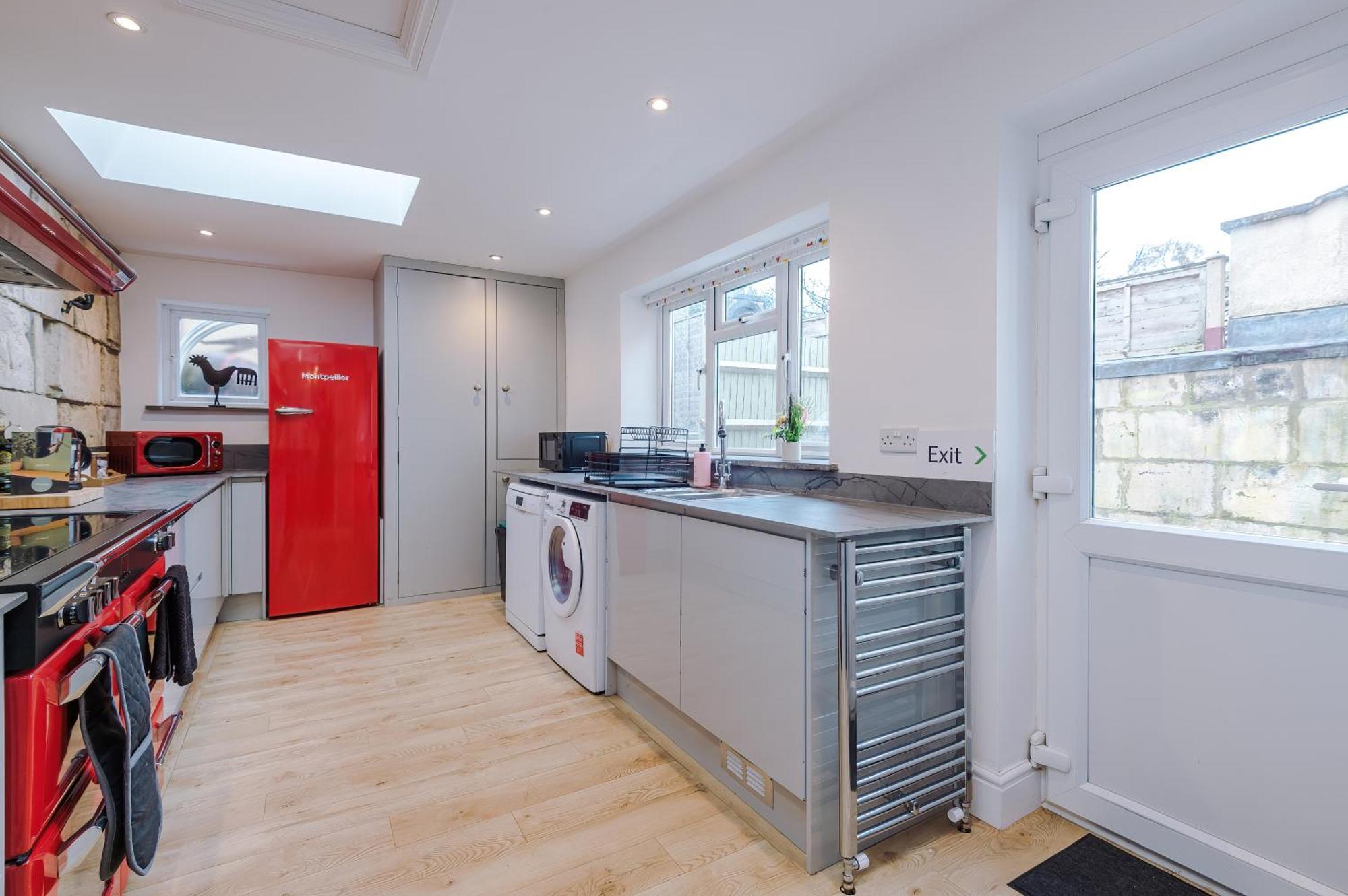 Incredible - Five Bedroom - 7 Actual Beds - 6 Bathroom House By Purestay - Central Bath With Parking Extérieur photo