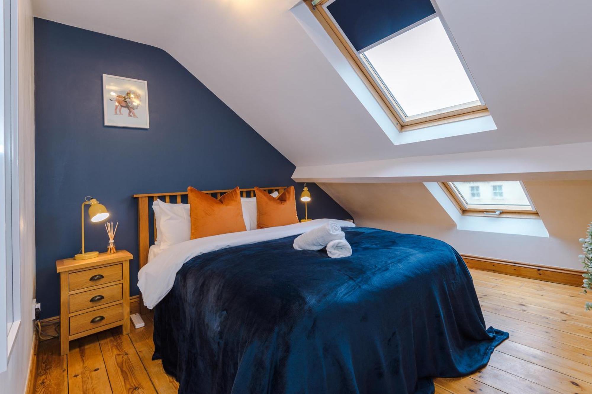 Incredible - Five Bedroom - 7 Actual Beds - 6 Bathroom House By Purestay - Central Bath With Parking Extérieur photo