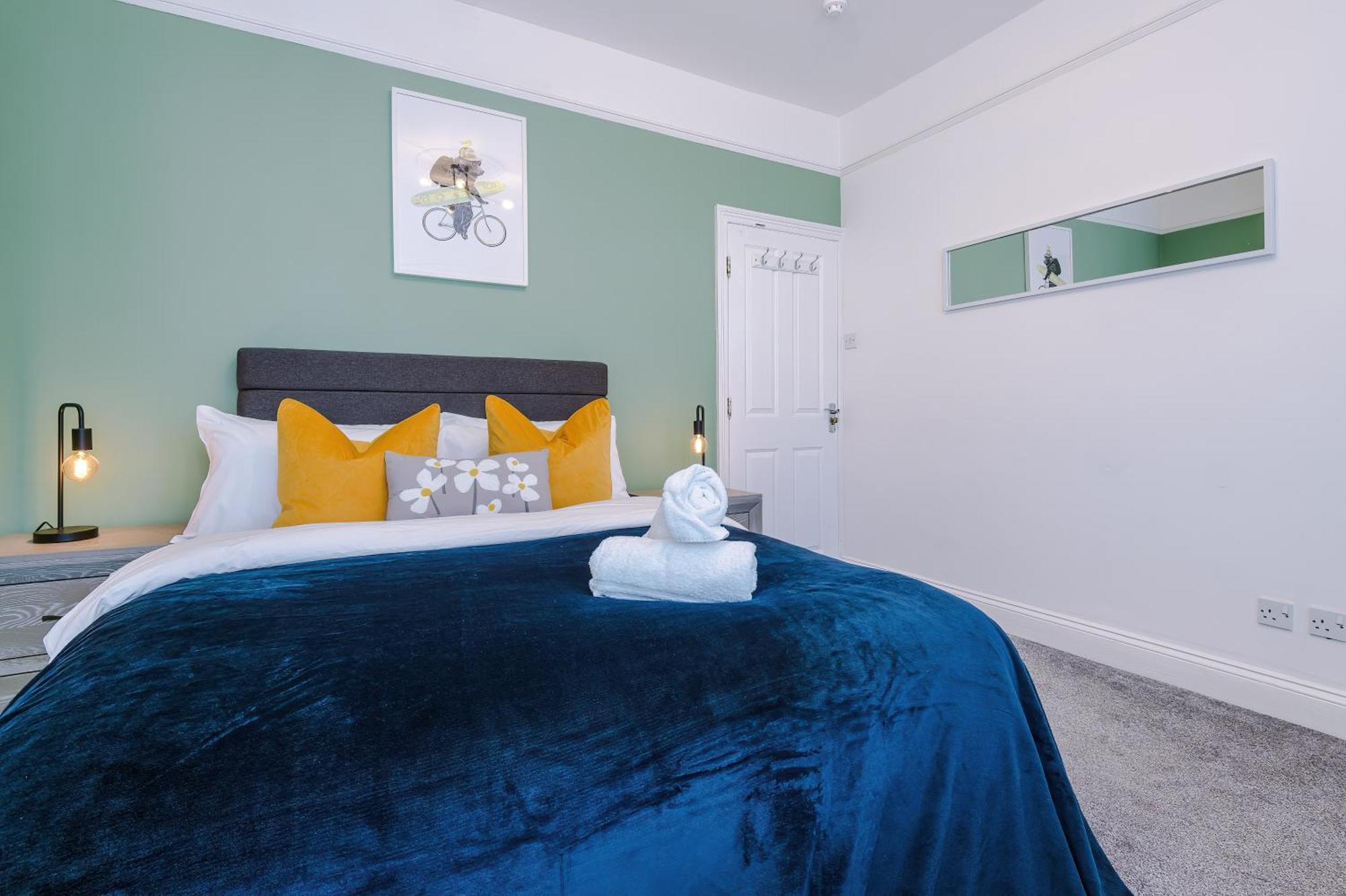 Incredible - Five Bedroom - 7 Actual Beds - 6 Bathroom House By Purestay - Central Bath With Parking Extérieur photo