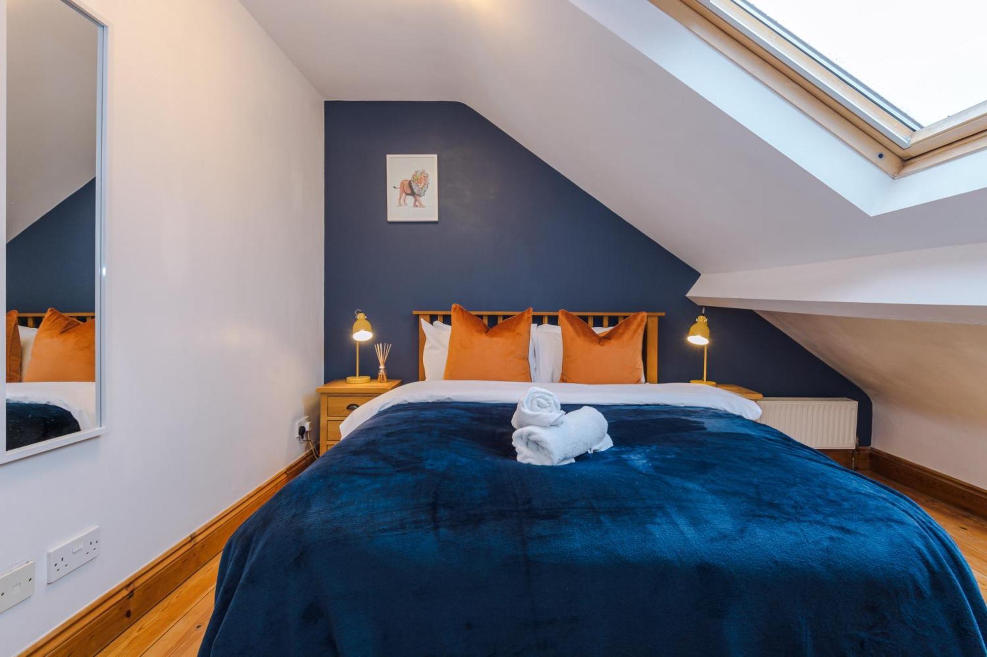 Incredible - Five Bedroom - 7 Actual Beds - 6 Bathroom House By Purestay - Central Bath With Parking Extérieur photo