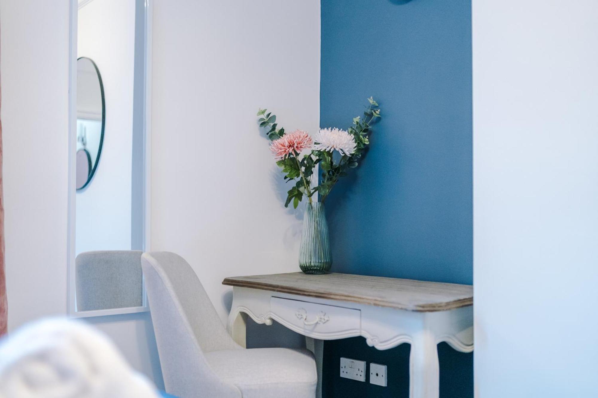Incredible - Five Bedroom - 7 Actual Beds - 6 Bathroom House By Purestay - Central Bath With Parking Extérieur photo
