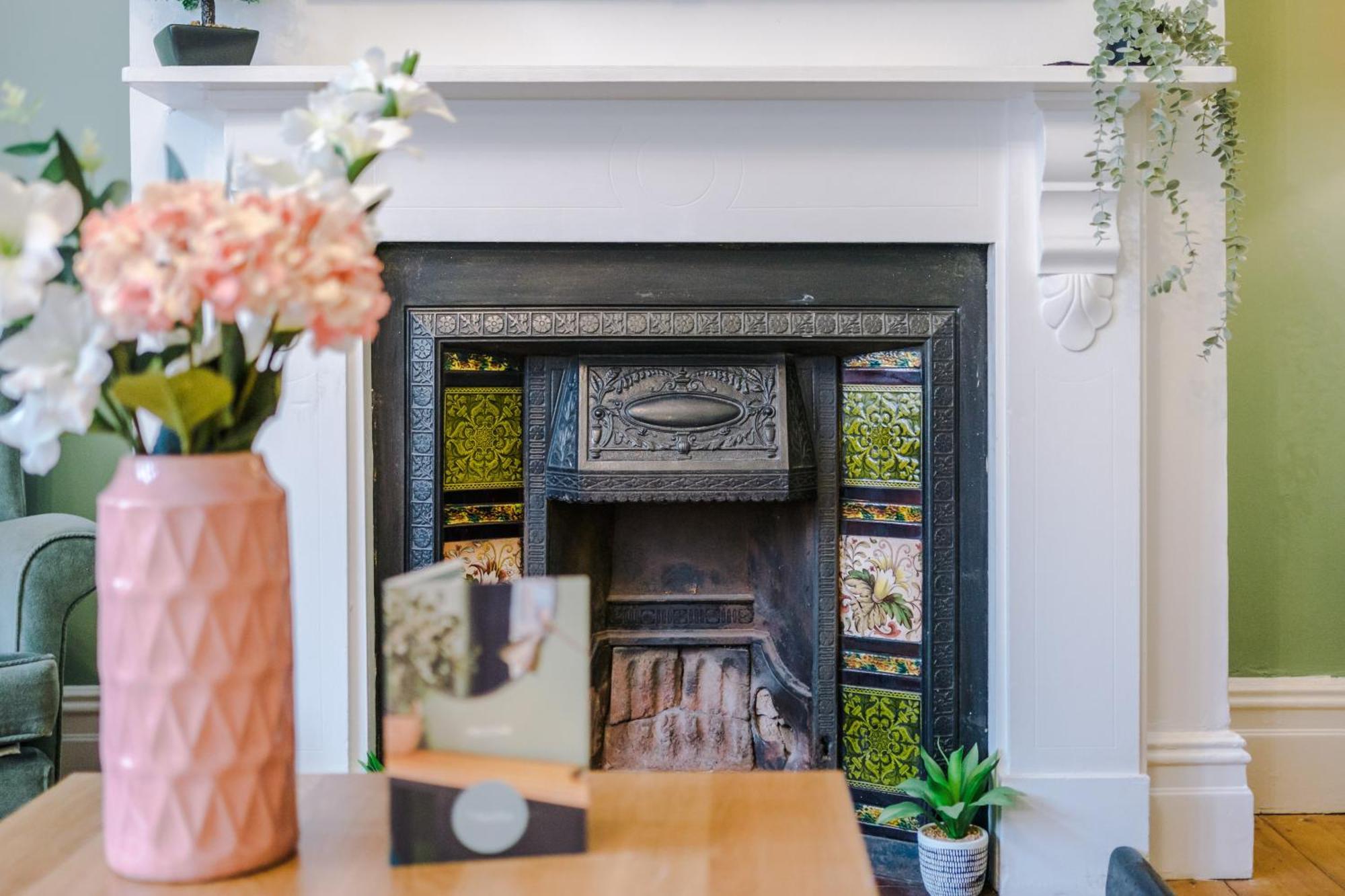 Incredible - Five Bedroom - 7 Actual Beds - 6 Bathroom House By Purestay - Central Bath With Parking Extérieur photo