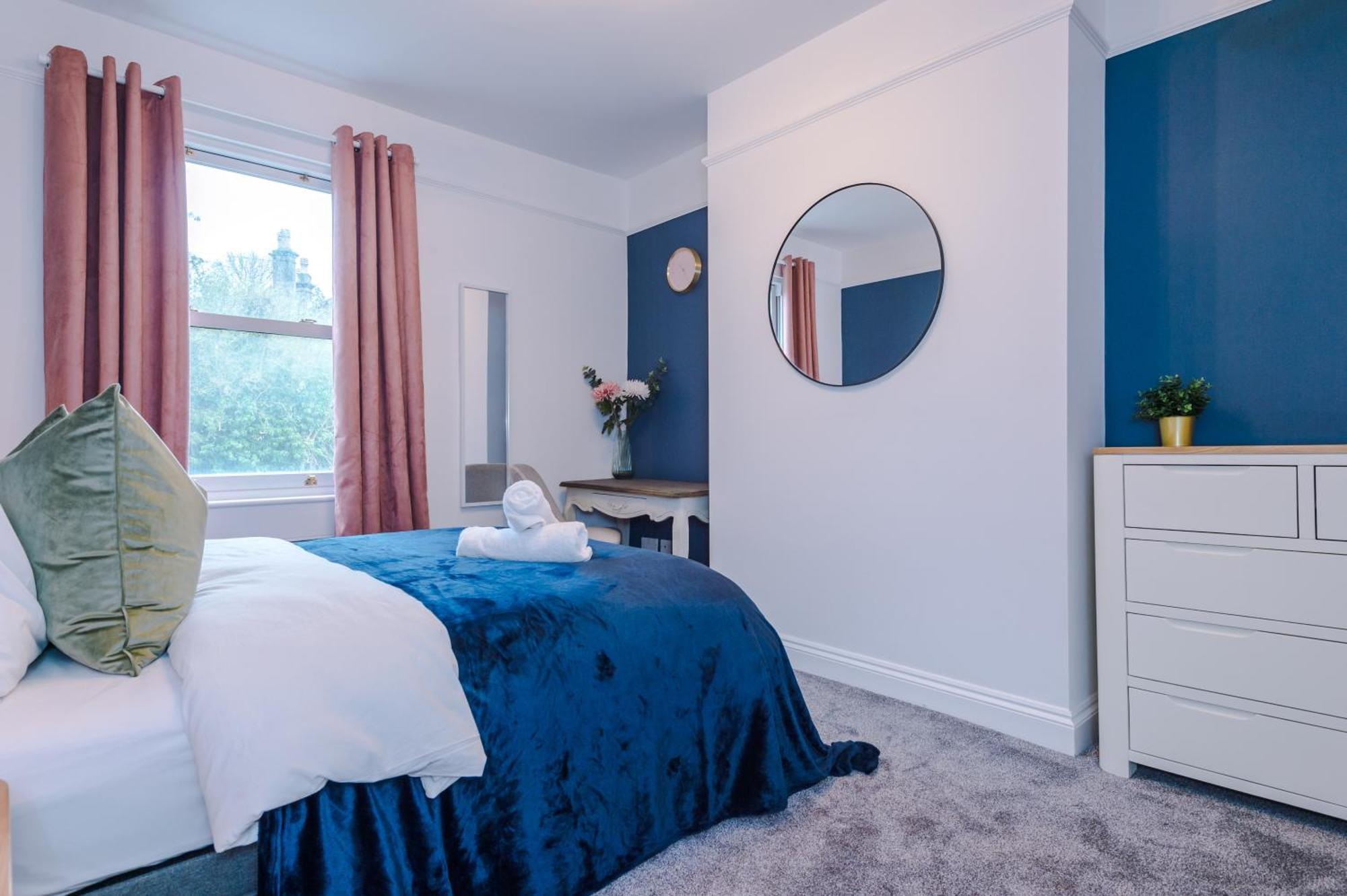 Incredible - Five Bedroom - 7 Actual Beds - 6 Bathroom House By Purestay - Central Bath With Parking Extérieur photo