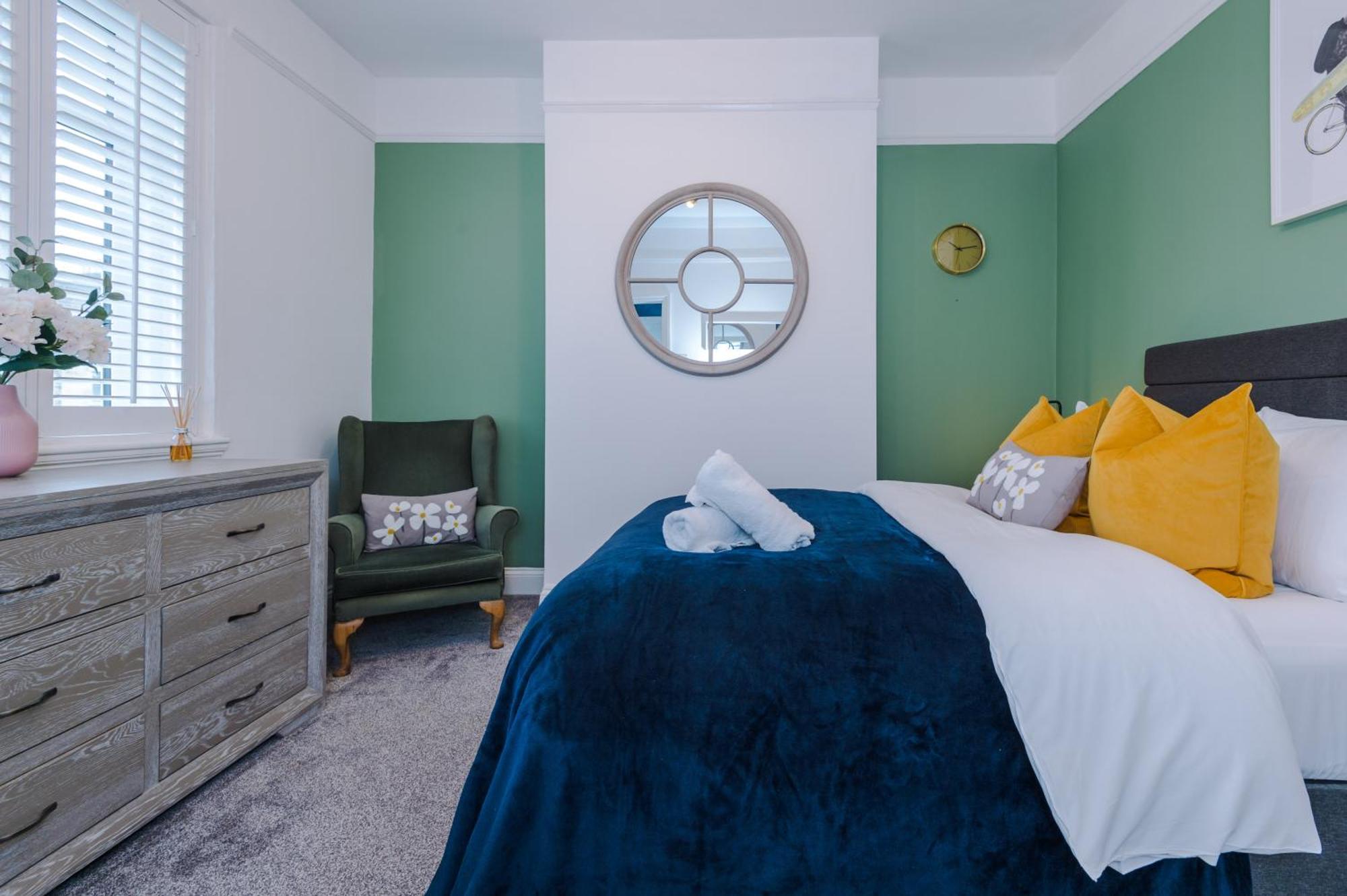 Incredible - Five Bedroom - 7 Actual Beds - 6 Bathroom House By Purestay - Central Bath With Parking Extérieur photo
