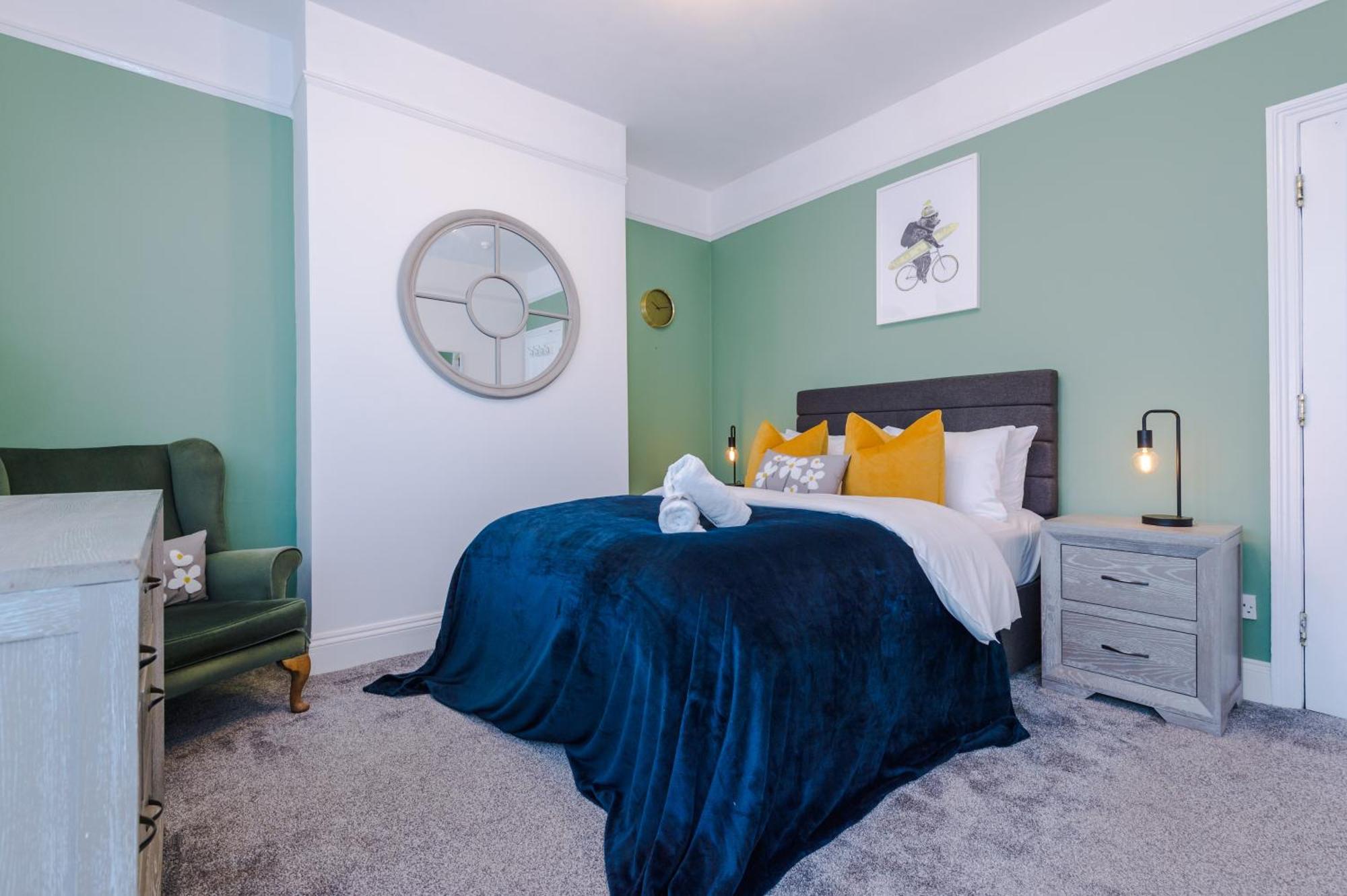Incredible - Five Bedroom - 7 Actual Beds - 6 Bathroom House By Purestay - Central Bath With Parking Extérieur photo