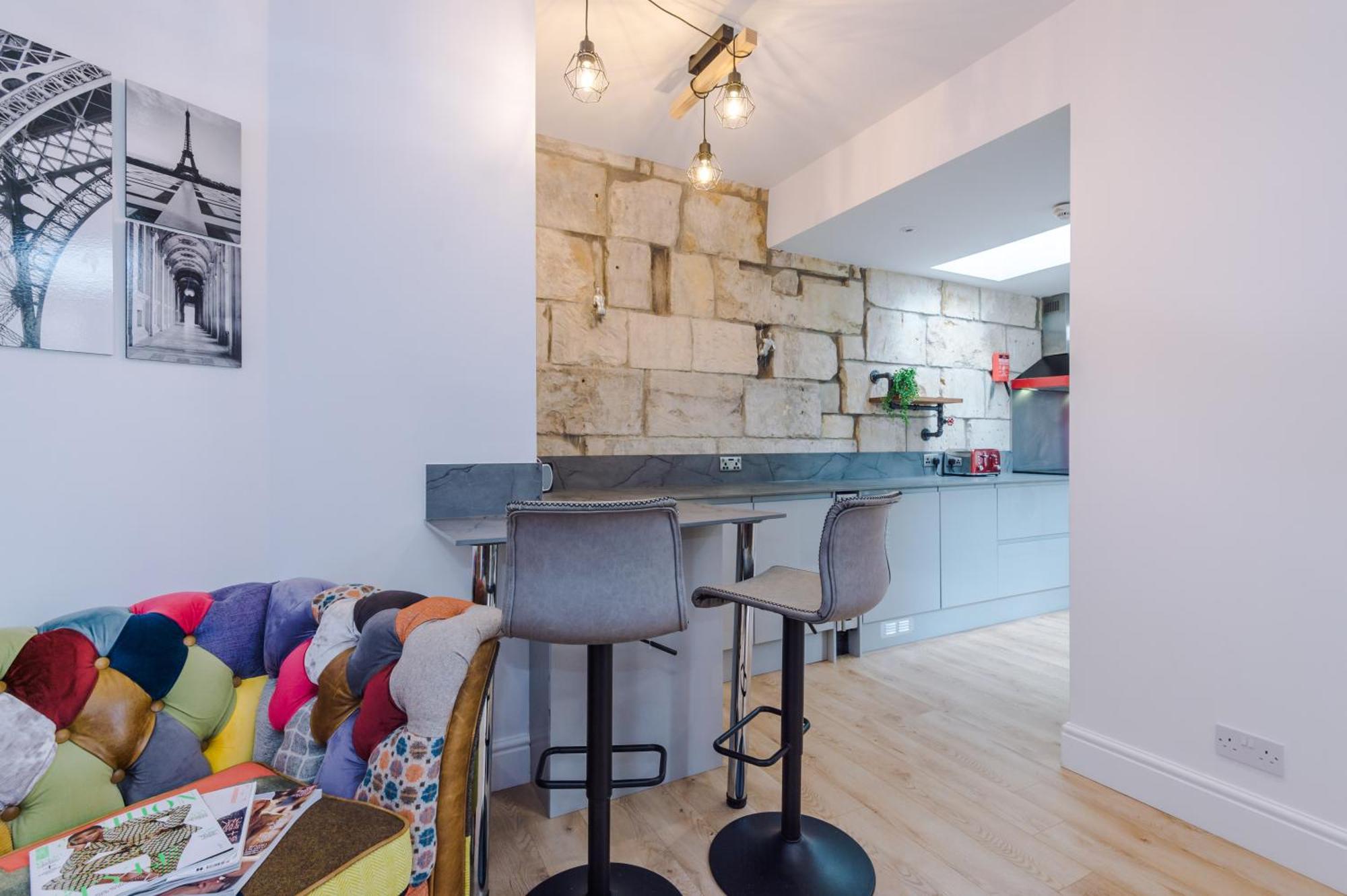 Incredible - Five Bedroom - 7 Actual Beds - 6 Bathroom House By Purestay - Central Bath With Parking Extérieur photo