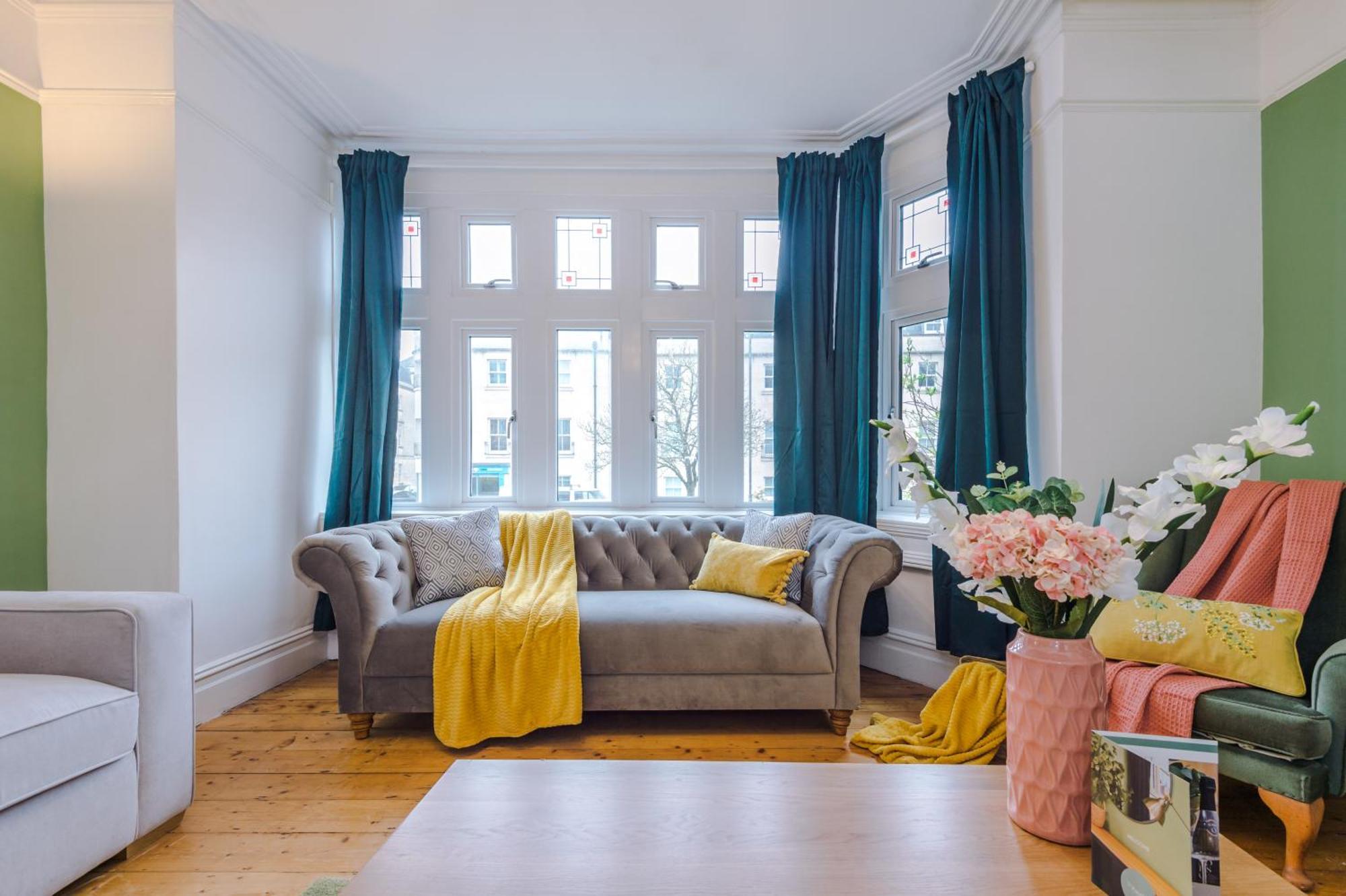Incredible - Five Bedroom - 7 Actual Beds - 6 Bathroom House By Purestay - Central Bath With Parking Extérieur photo