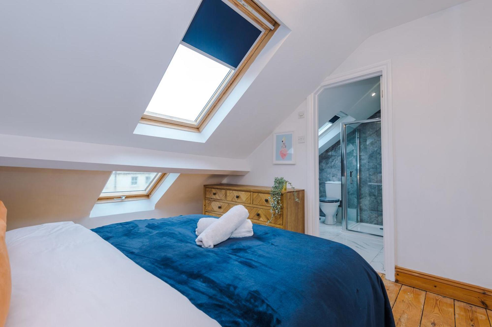 Incredible - Five Bedroom - 7 Actual Beds - 6 Bathroom House By Purestay - Central Bath With Parking Extérieur photo