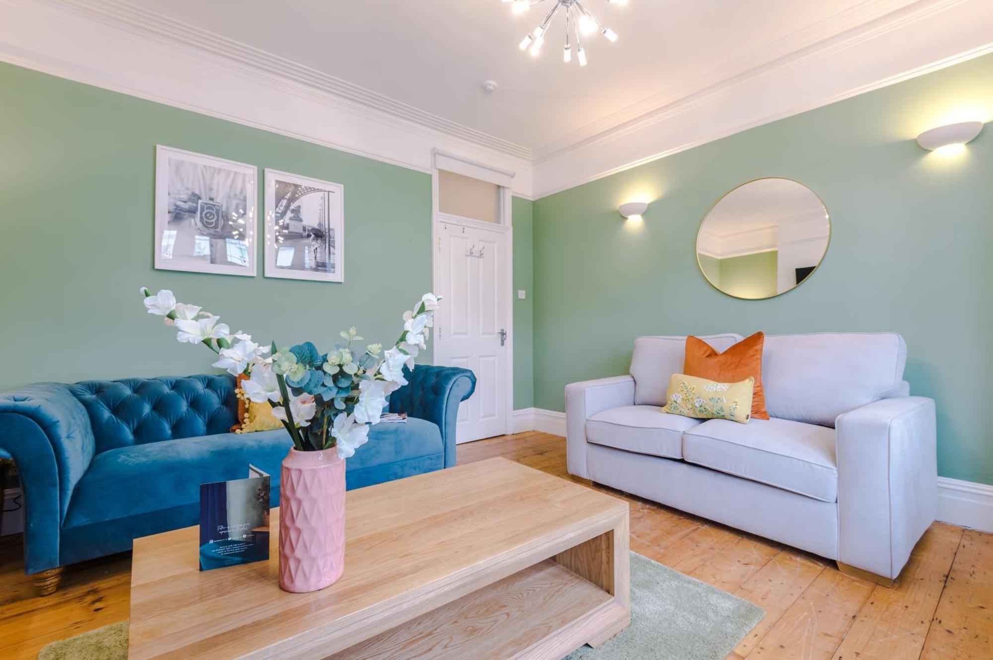 Incredible - Five Bedroom - 7 Actual Beds - 6 Bathroom House By Purestay - Central Bath With Parking Extérieur photo
