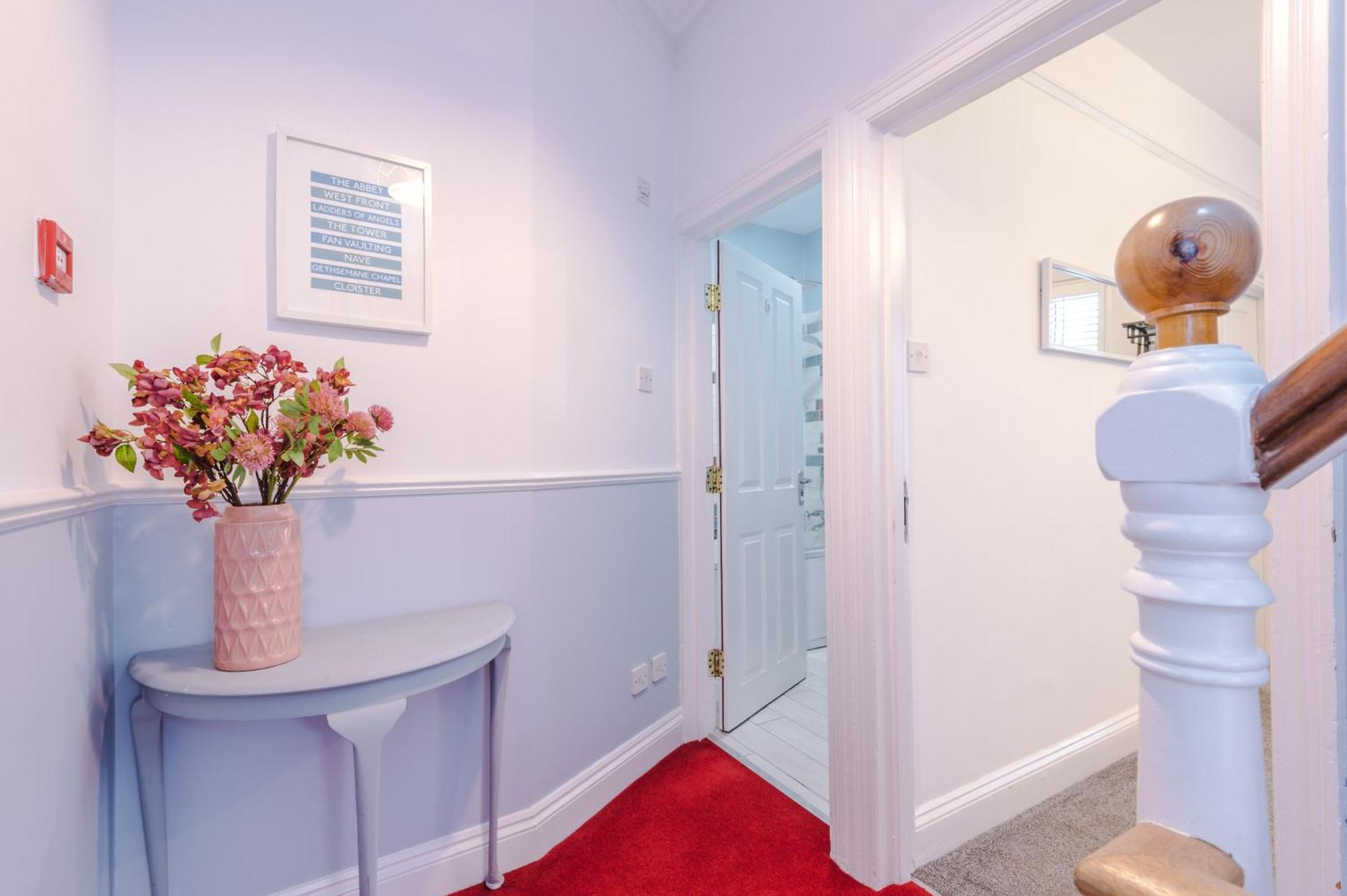 Incredible - Five Bedroom - 7 Actual Beds - 6 Bathroom House By Purestay - Central Bath With Parking Extérieur photo