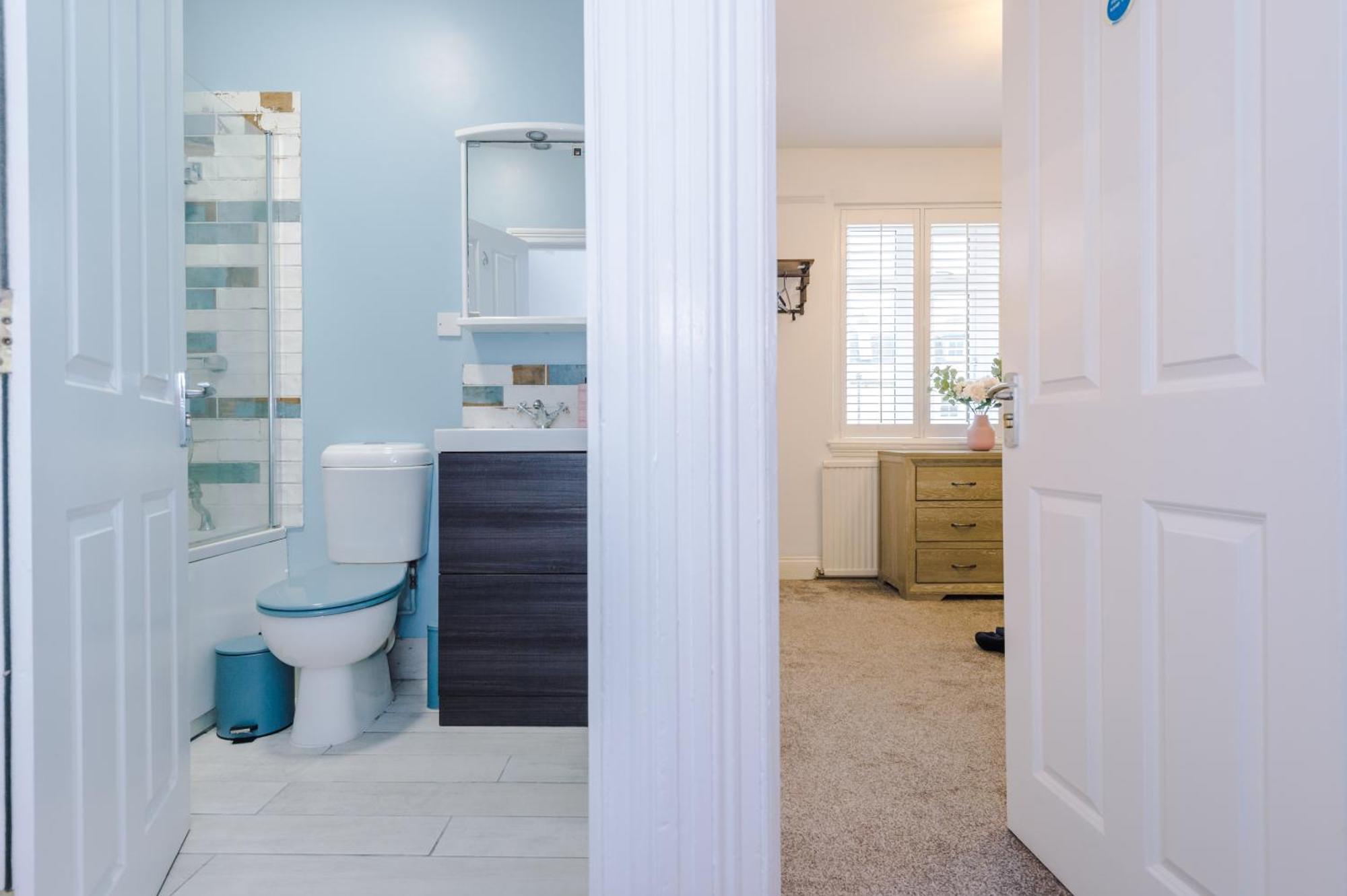 Incredible - Five Bedroom - 7 Actual Beds - 6 Bathroom House By Purestay - Central Bath With Parking Extérieur photo
